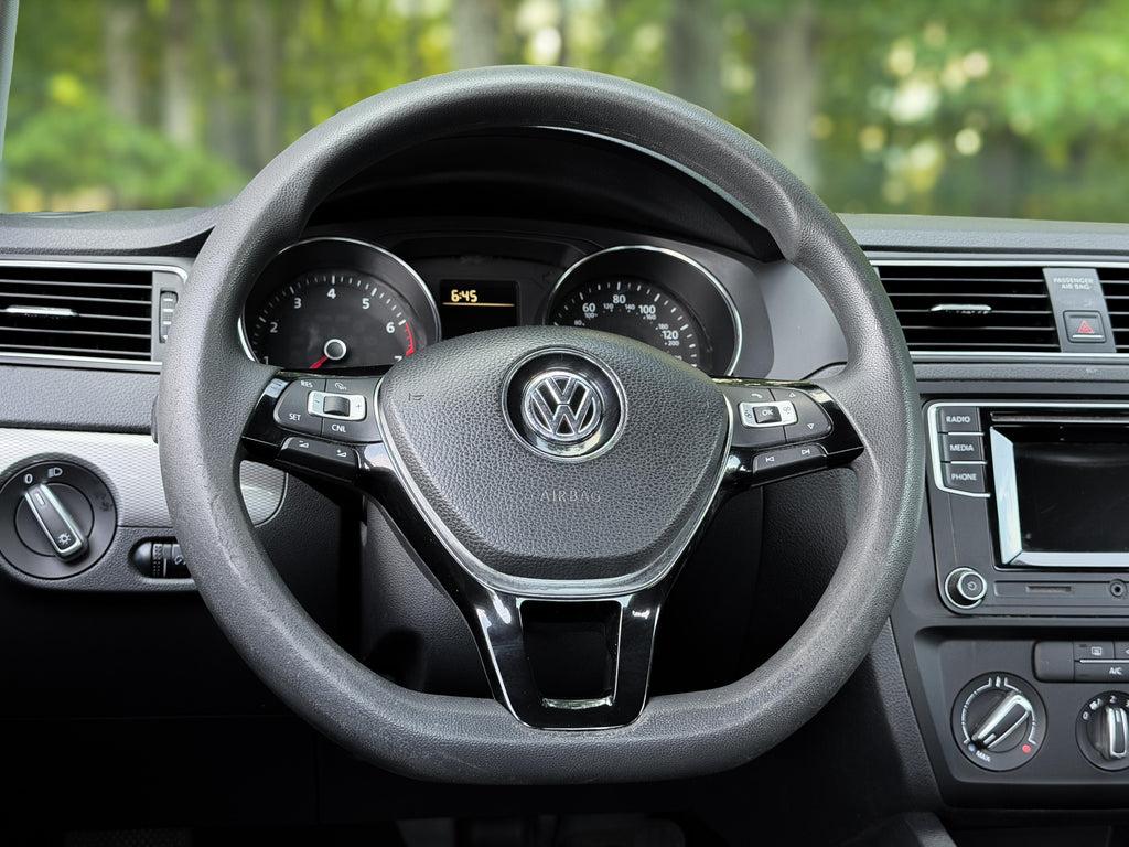 Volkswagen Jetta - Thumbnail 10