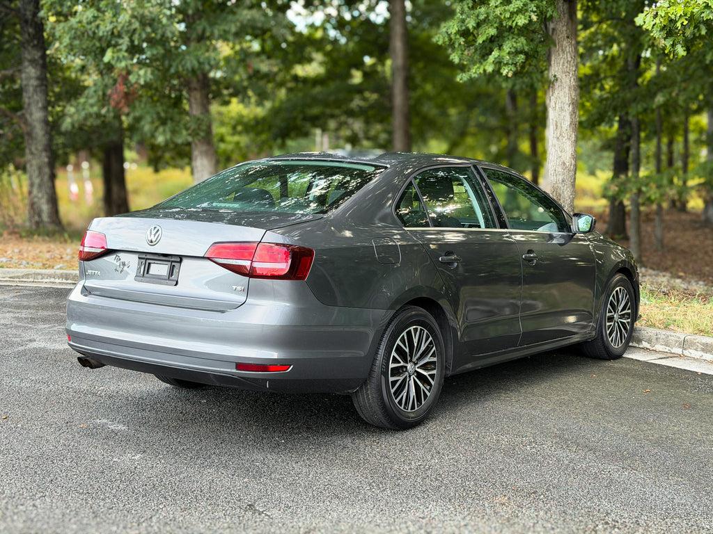 Volkswagen Jetta - Thumbnail 18