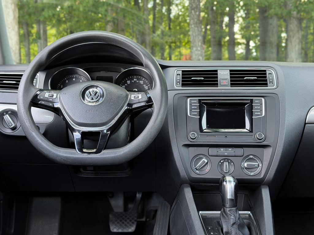 Volkswagen Jetta - Thumbnail 12