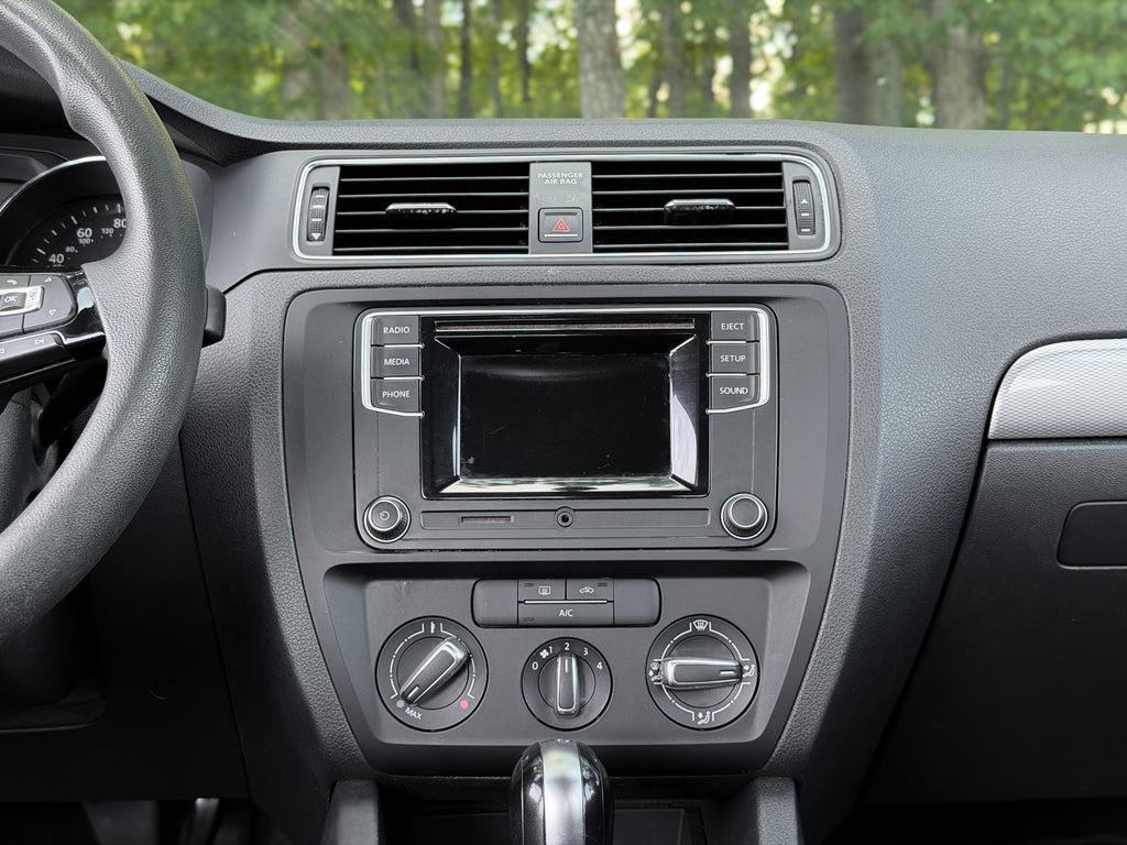 Volkswagen Jetta - Thumbnail 11