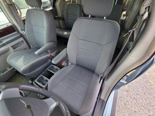 Chrysler Town & Country - Thumbnail 17