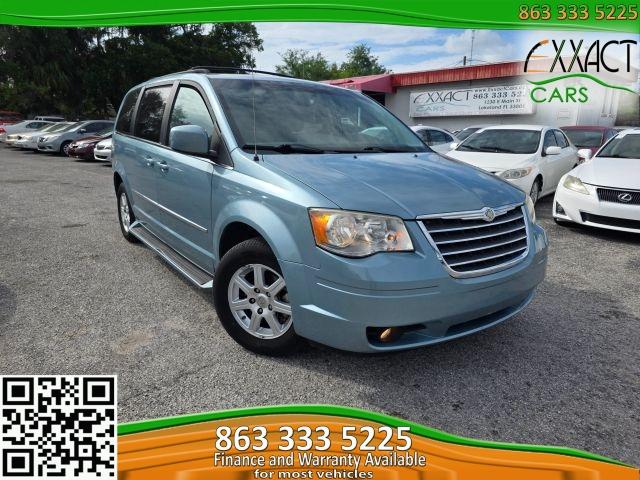 Chrysler Town & Country - View 1