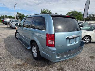 Chrysler Town & Country - Thumbnail 11