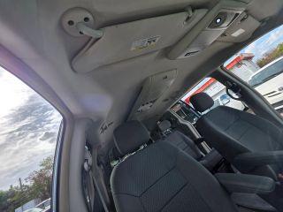 Chrysler Town & Country - Thumbnail 3