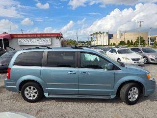 Chrysler Town & Country - Thumbnail 14