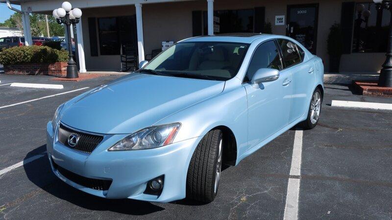 Lexus IS - Thumbnail 2