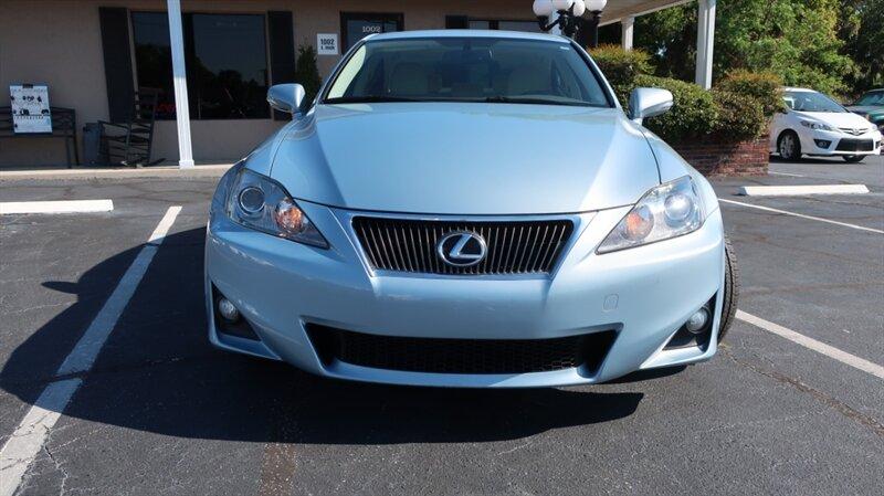 Lexus IS - Thumbnail 3
