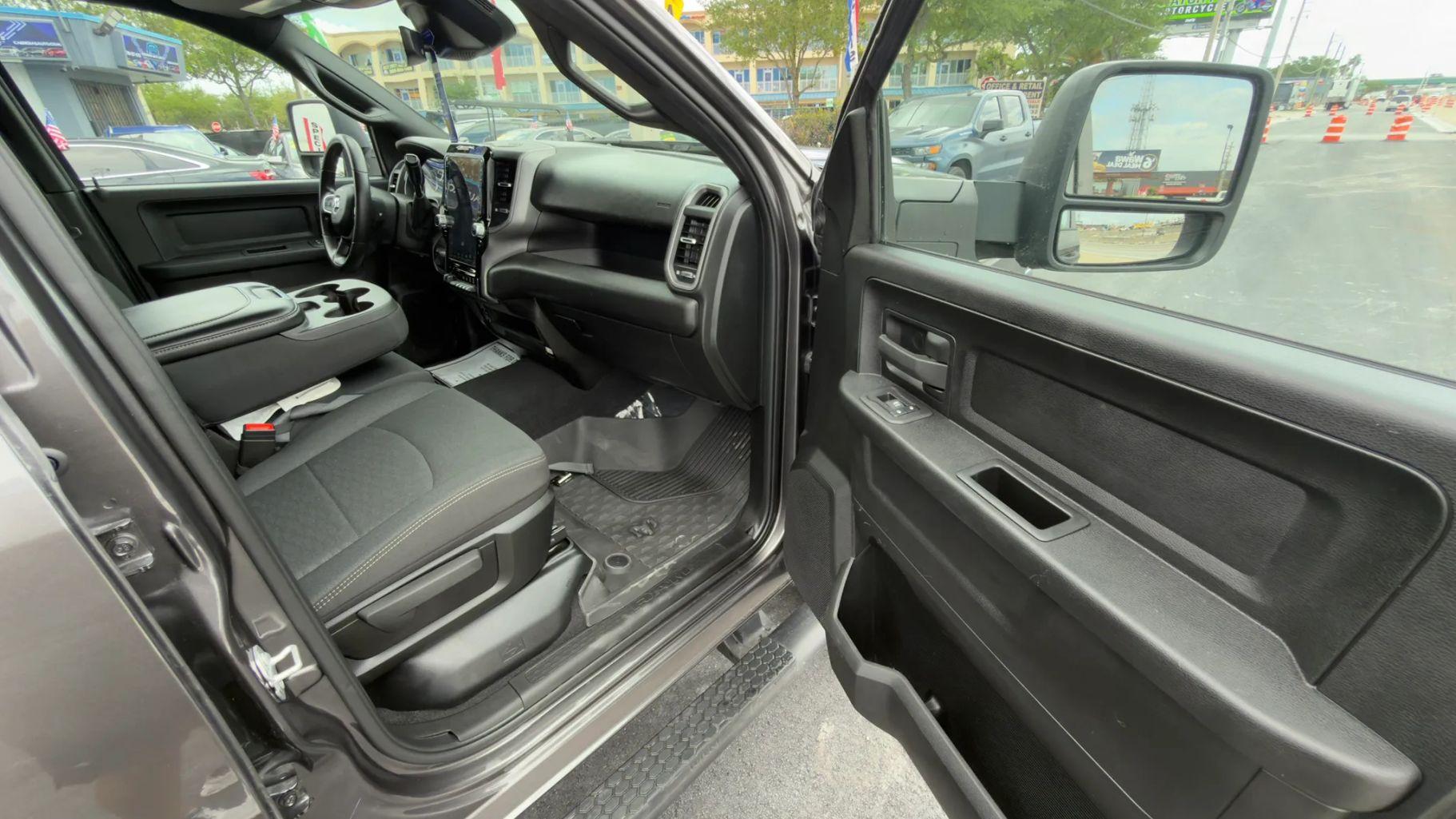 Ram 3500 Crew Cab - Thumbnail 15