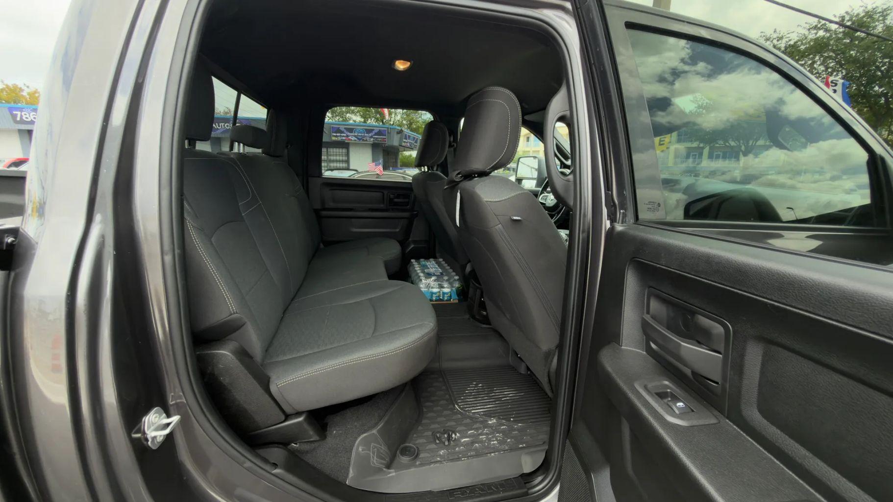 Ram 3500 Crew Cab - Thumbnail 17