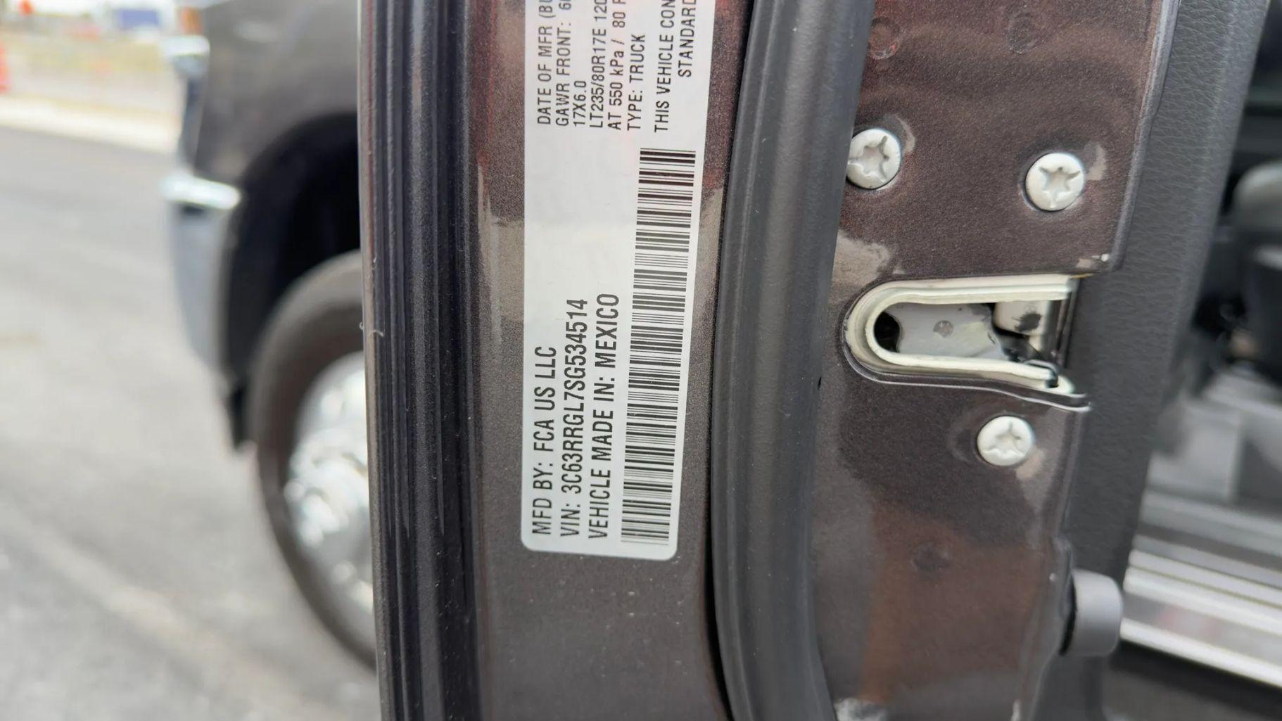 Ram 3500 Crew Cab - Thumbnail 4