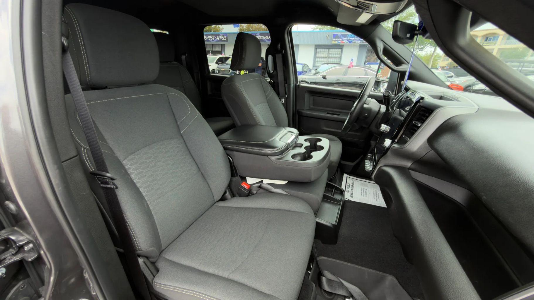 Ram 3500 Crew Cab - Thumbnail 16