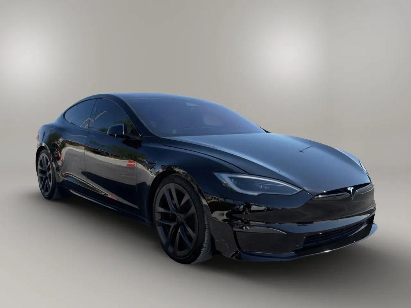 Tesla Model S - Thumbnail 10