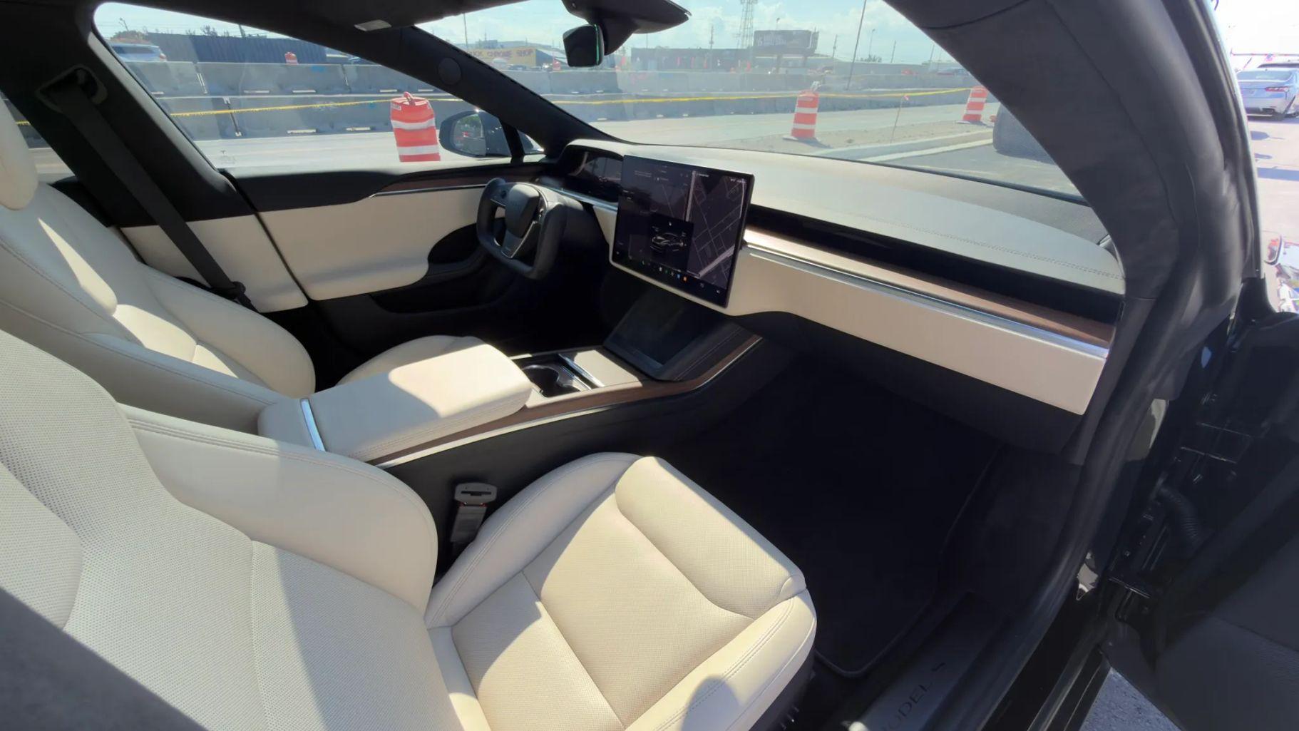 Tesla Model S - Thumbnail 16