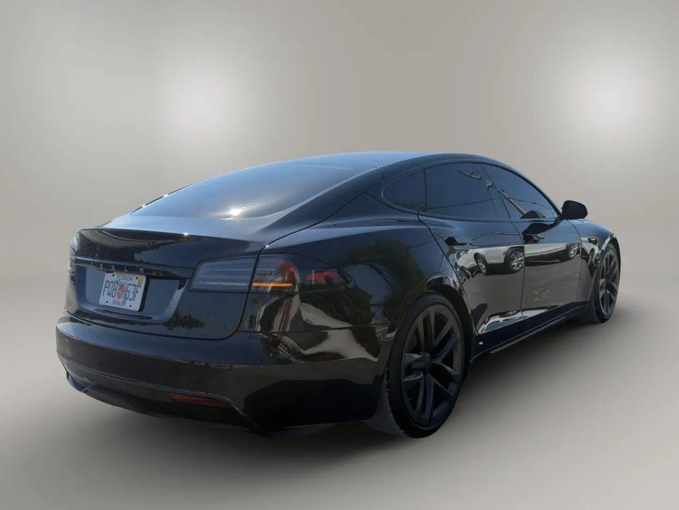 Tesla Model S - Thumbnail 14