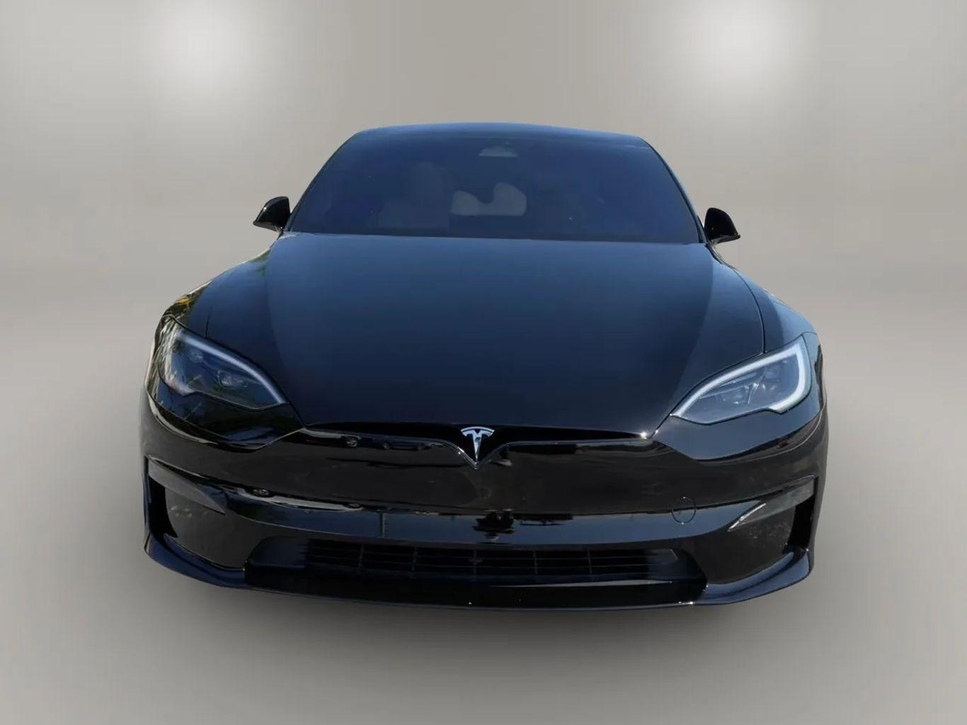 Tesla Model S - Thumbnail 9