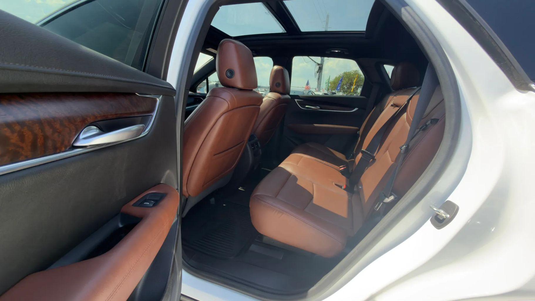 Cadillac Xt5 - Thumbnail 2