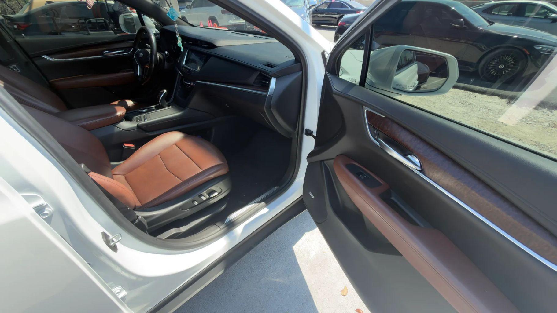 Cadillac Xt5 - Thumbnail 15