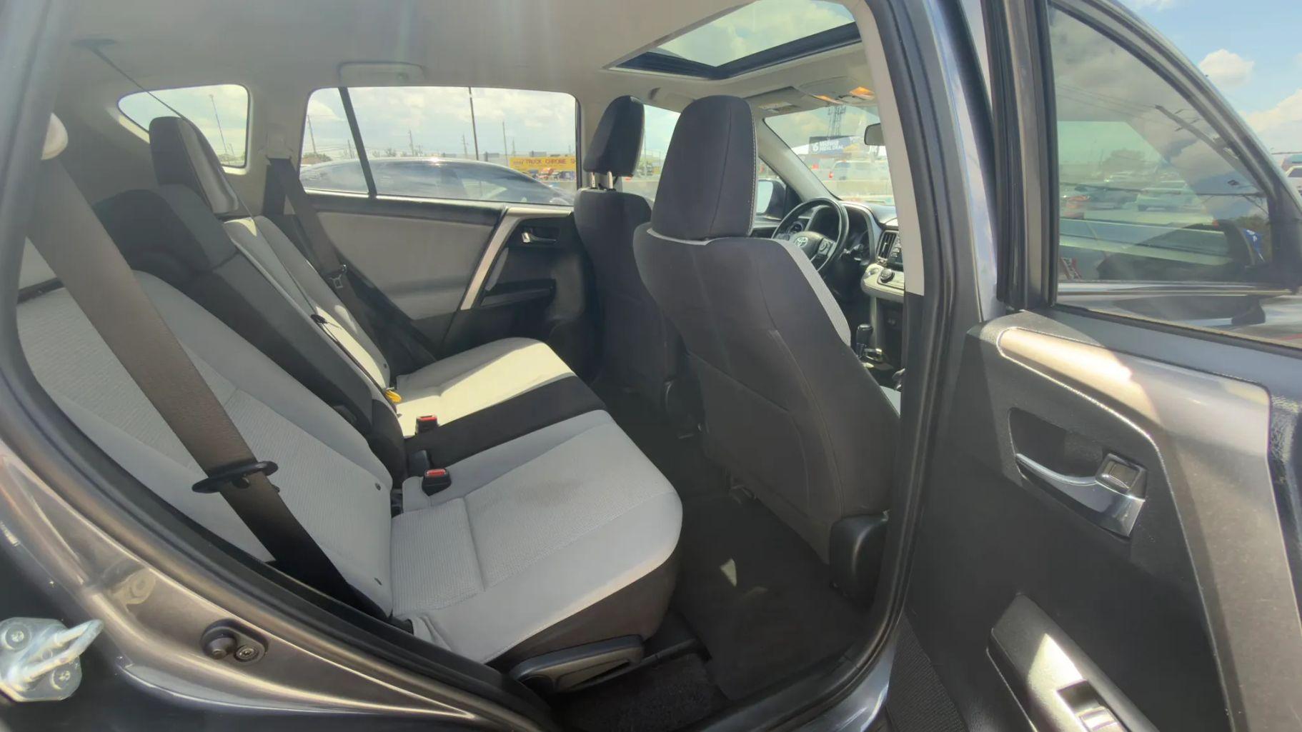 Toyota Rav4 - Thumbnail 19