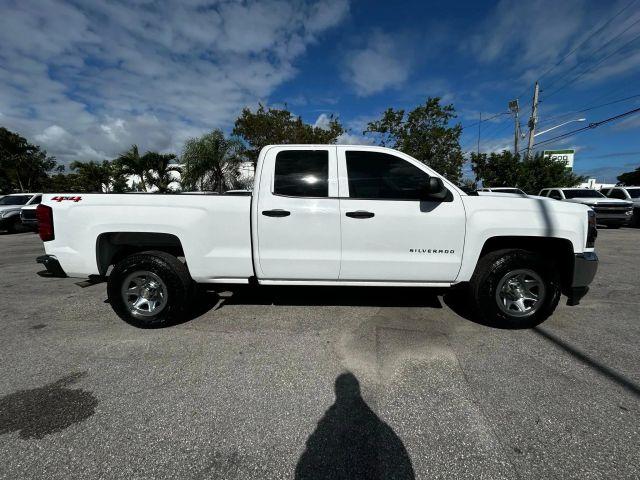 Chevrolet Silverado 1500 Double Cab - Thumbnail 9