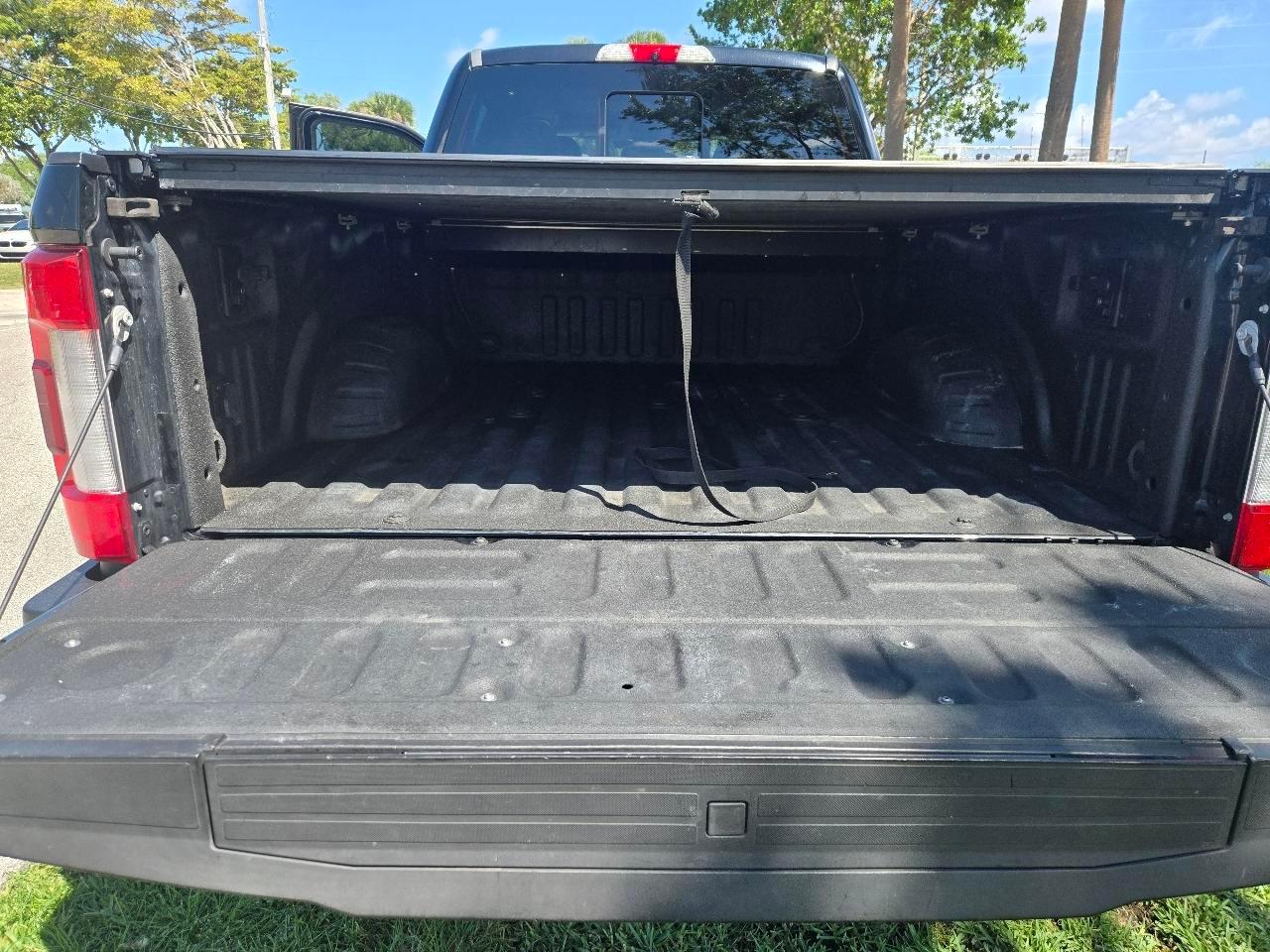 Ford F-350 Sdking Ranch Crew Cab 4Wd - Thumbnail 11