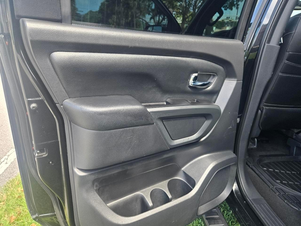 Nissan Titans Crew Cab 2Wd - Thumbnail 15