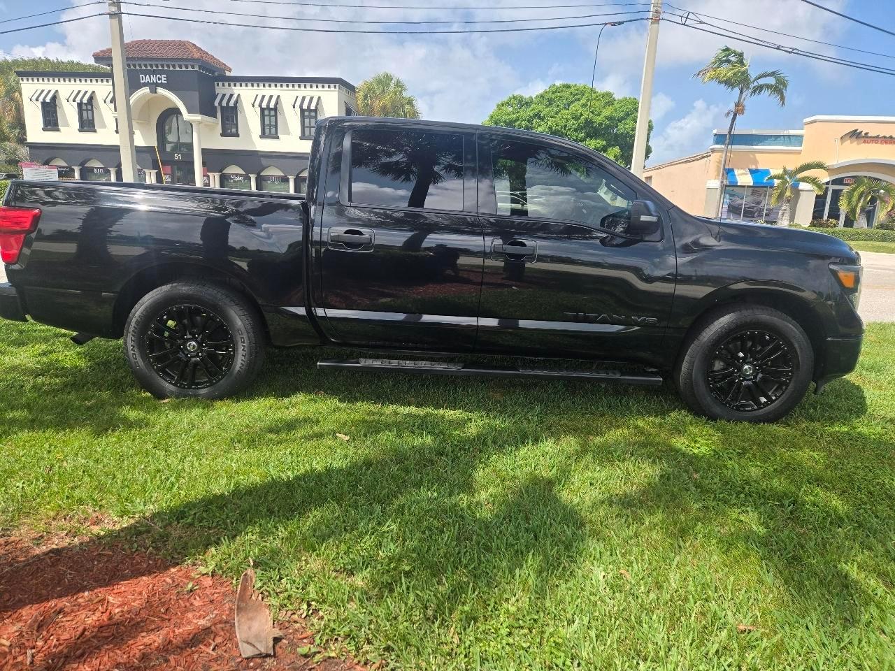 Nissan Titans Crew Cab 2Wd - Thumbnail 5