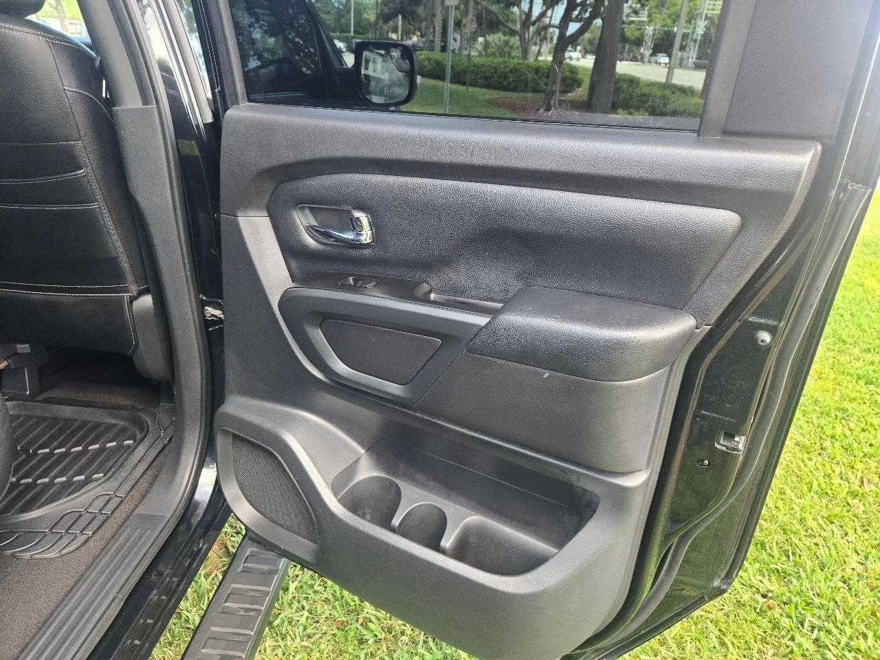 Nissan Titans Crew Cab 2Wd - Thumbnail 19