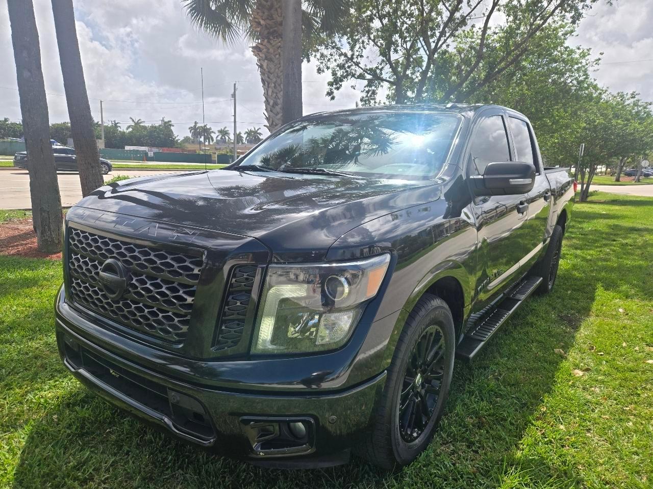 Nissan Titans Crew Cab 2Wd - Thumbnail 2