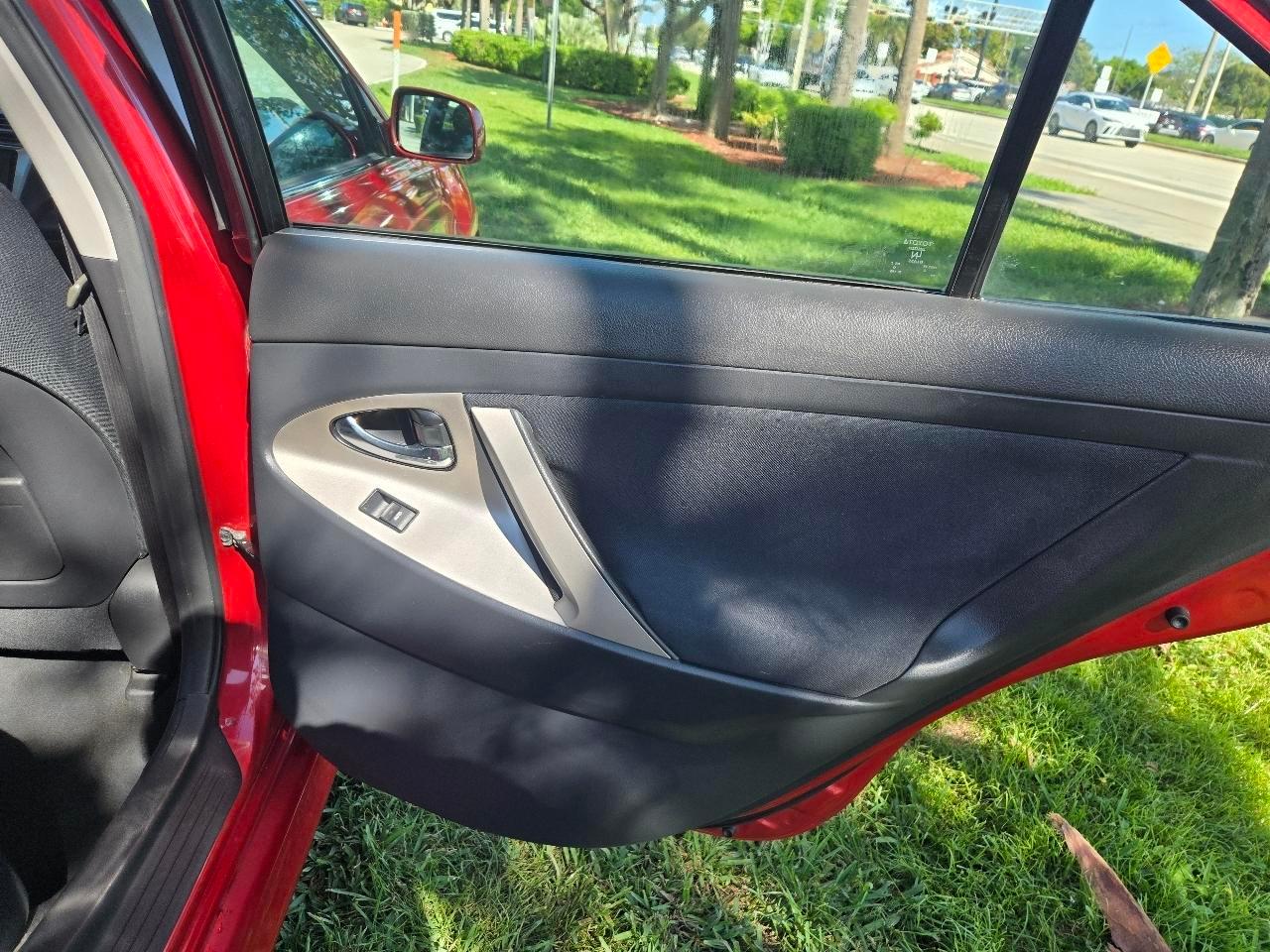 Toyota Camrybase 6-Spd At - Thumbnail 16