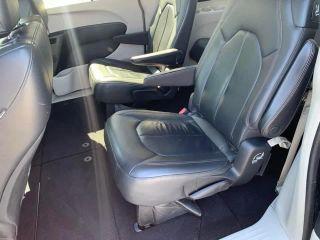 Chrysler Pacifica - Thumbnail 18