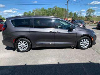 Chrysler Pacifica - Thumbnail 12