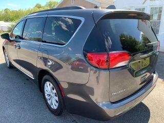 Chrysler Pacifica - Thumbnail 10