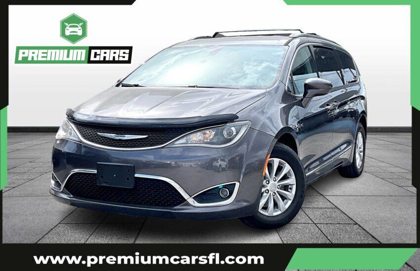 Chrysler Pacifica Touring-L Minivan 4D - Thumbnail 2