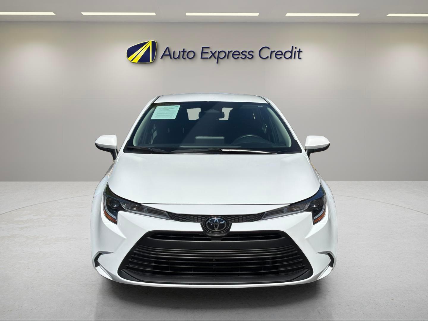 Toyota Corolla Le - Thumbnail 2