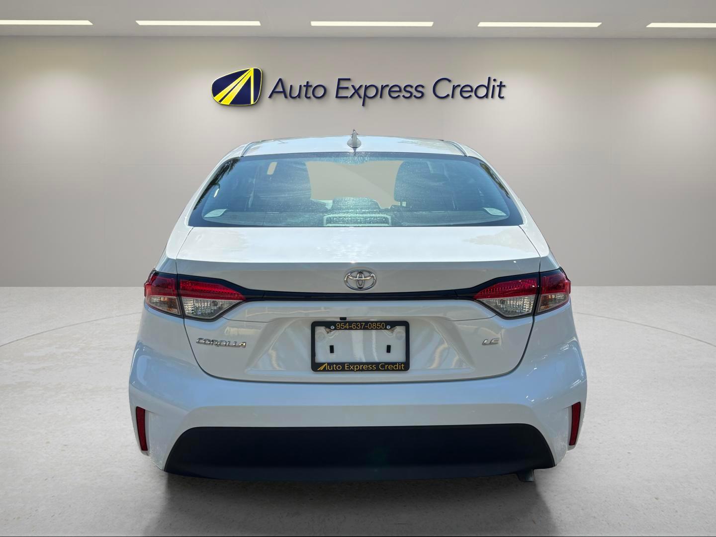 Toyota Corolla Le - Thumbnail 7