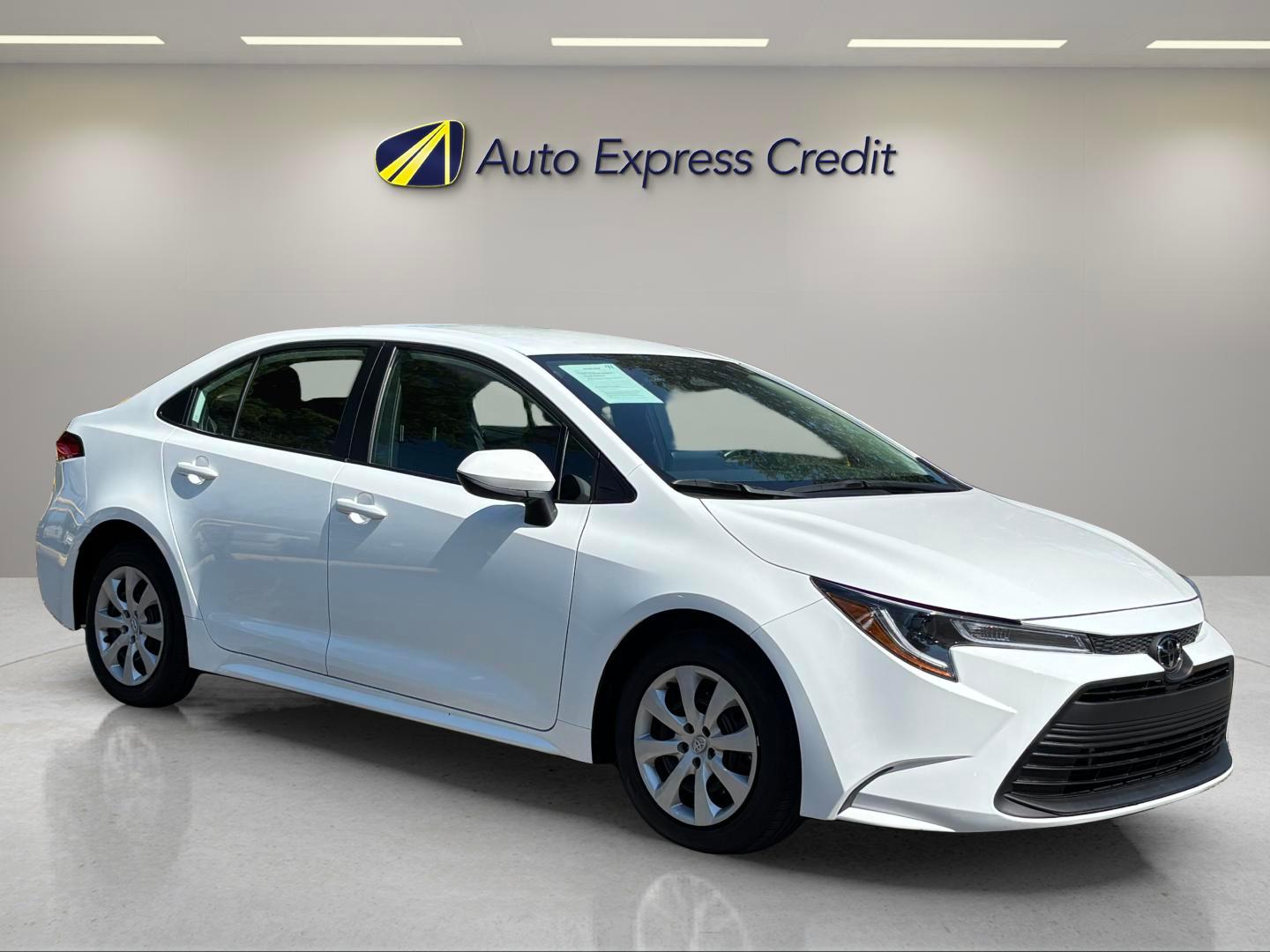 Toyota Corolla Le - Thumbnail 3