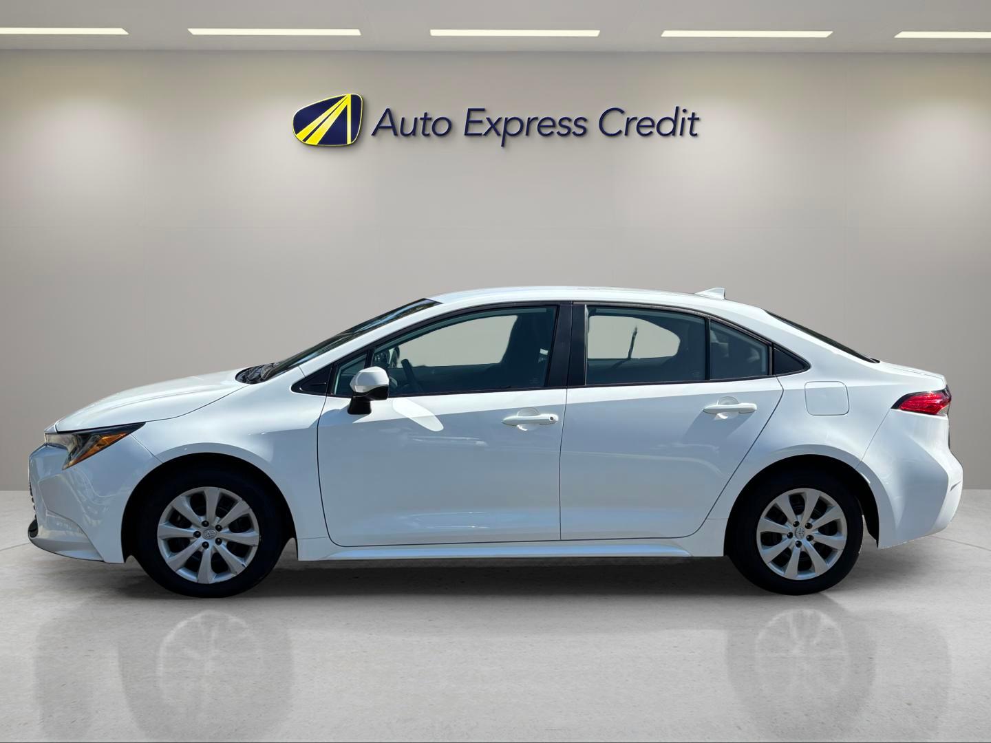 Toyota Corolla Le - Thumbnail 9