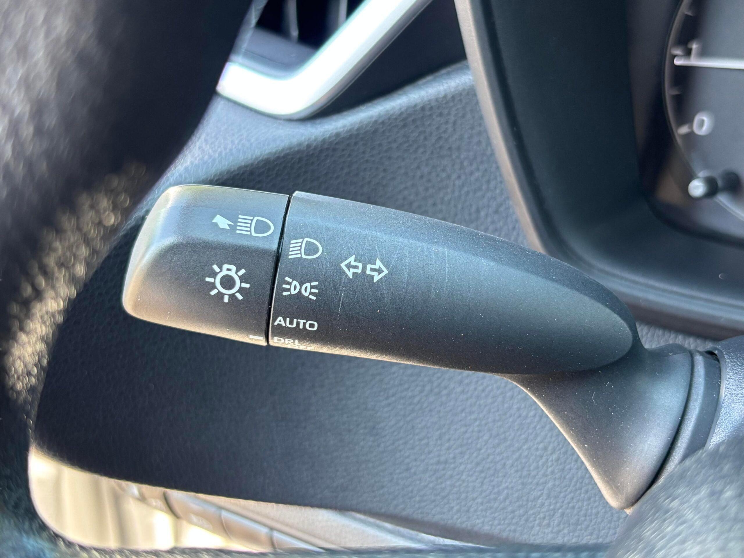 Toyota Corolla Le - Thumbnail 17