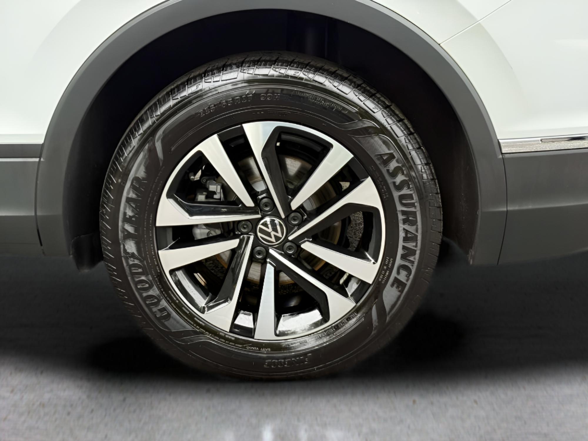 Volkswagen Tiguan 2.0T S - Thumbnail 19