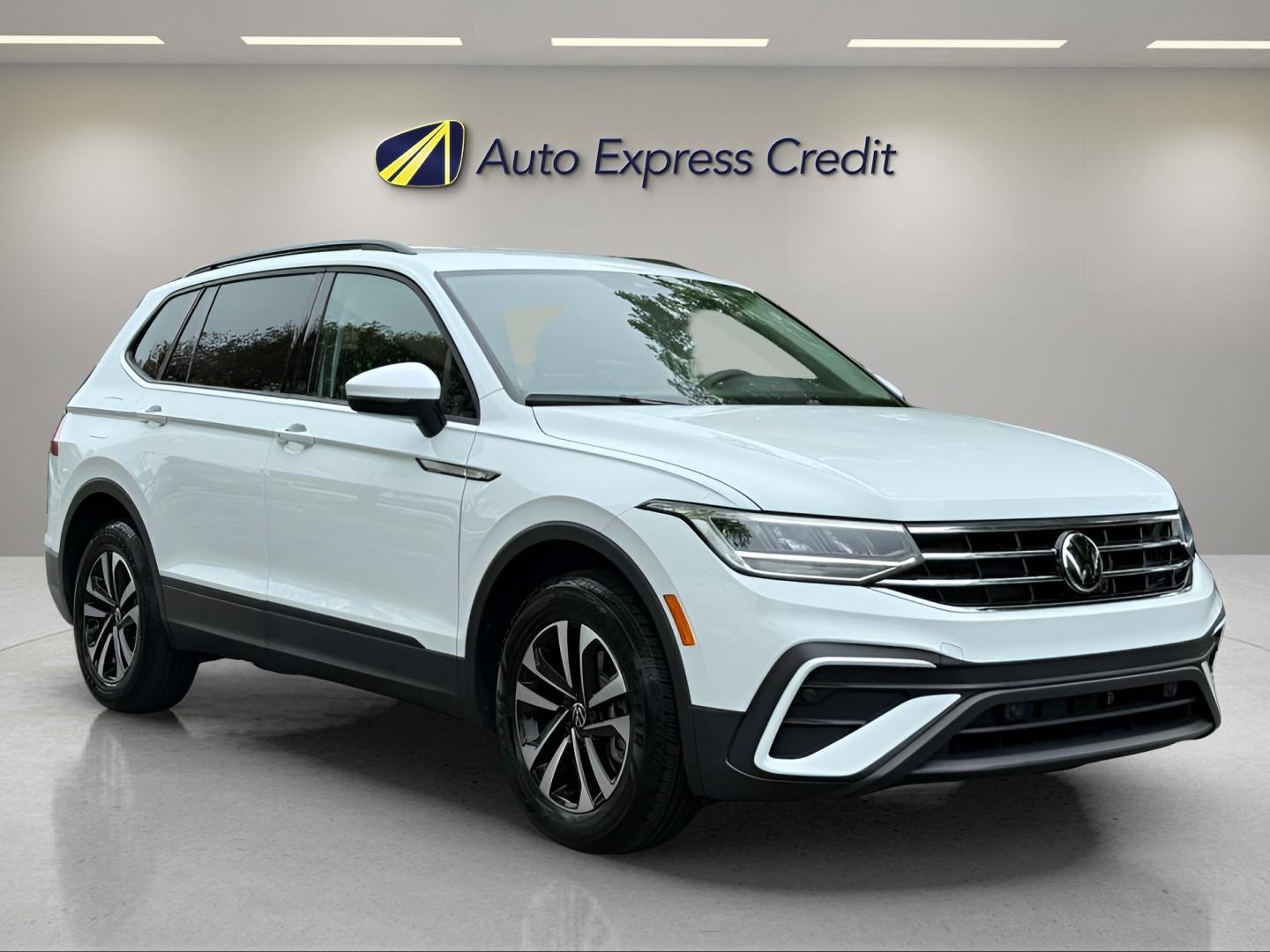 Volkswagen Tiguan 2.0T S - Thumbnail 3