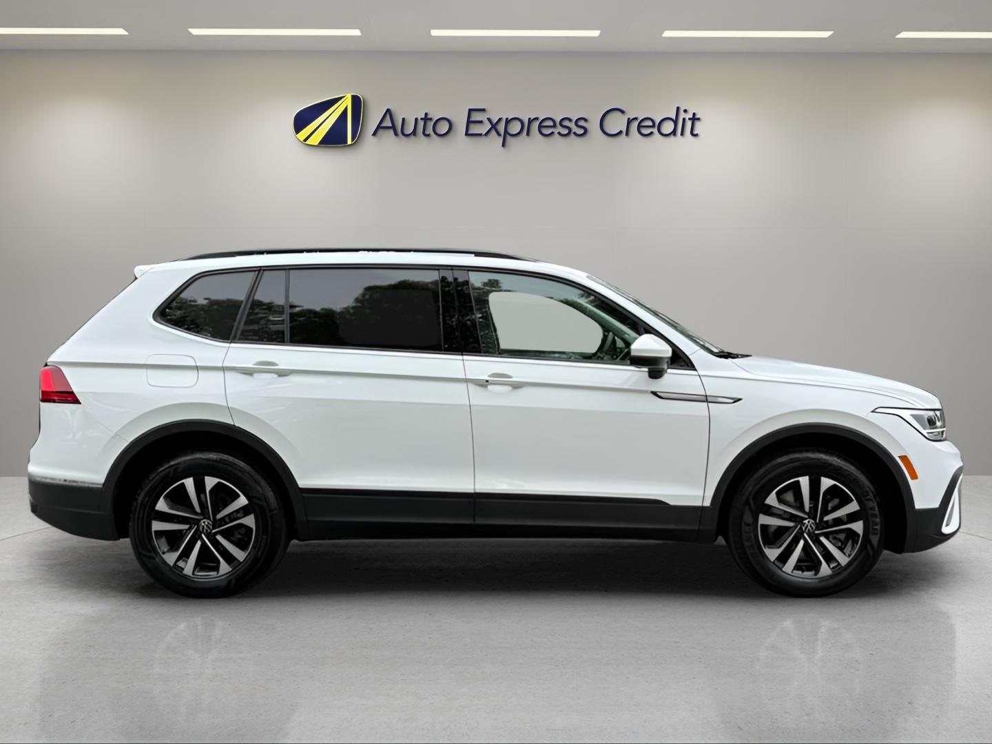 Volkswagen Tiguan 2.0T S - Thumbnail 4
