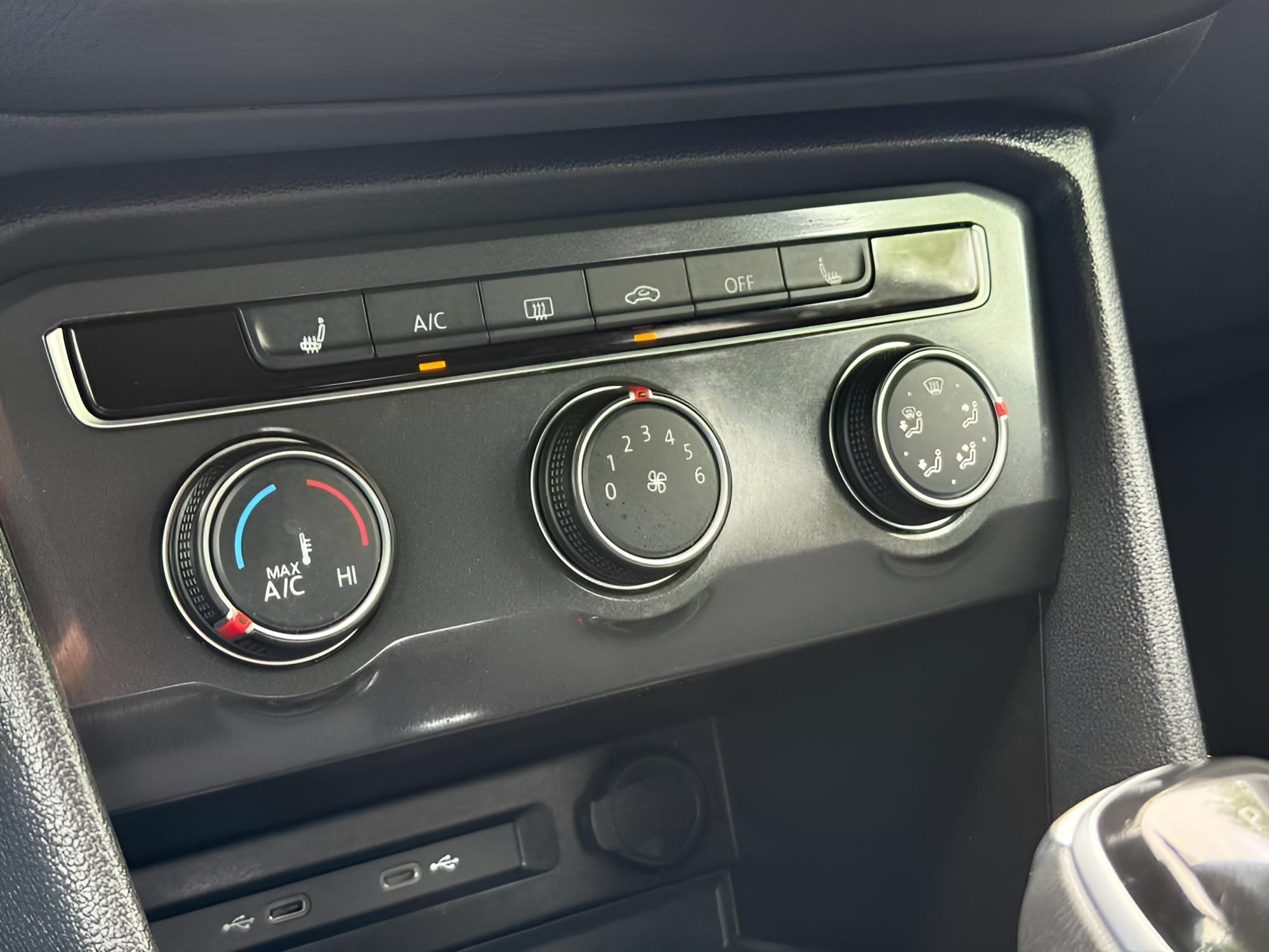 Volkswagen Tiguan 2.0T S - Thumbnail 15