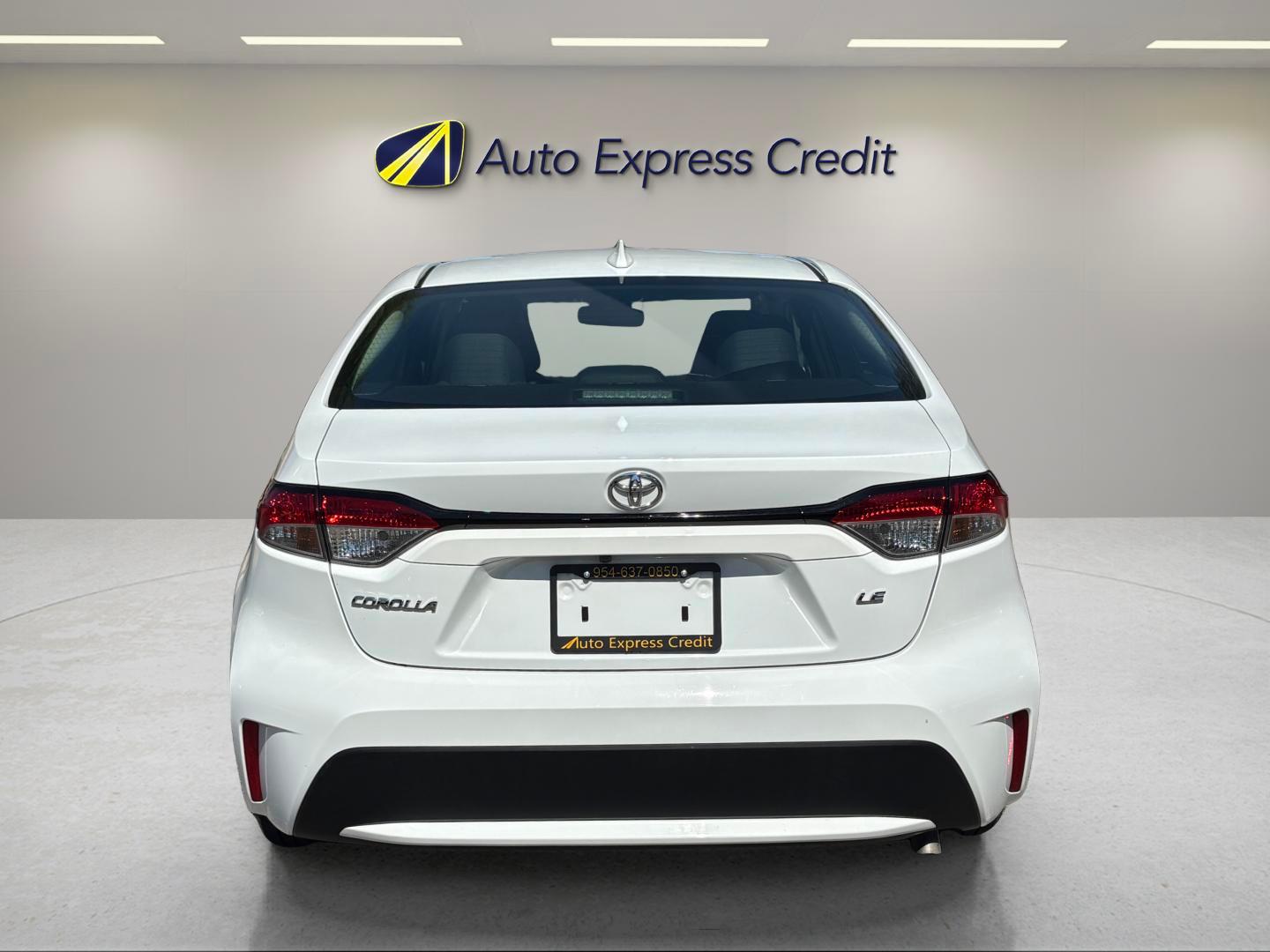 Toyota Corolla Le - Thumbnail 5