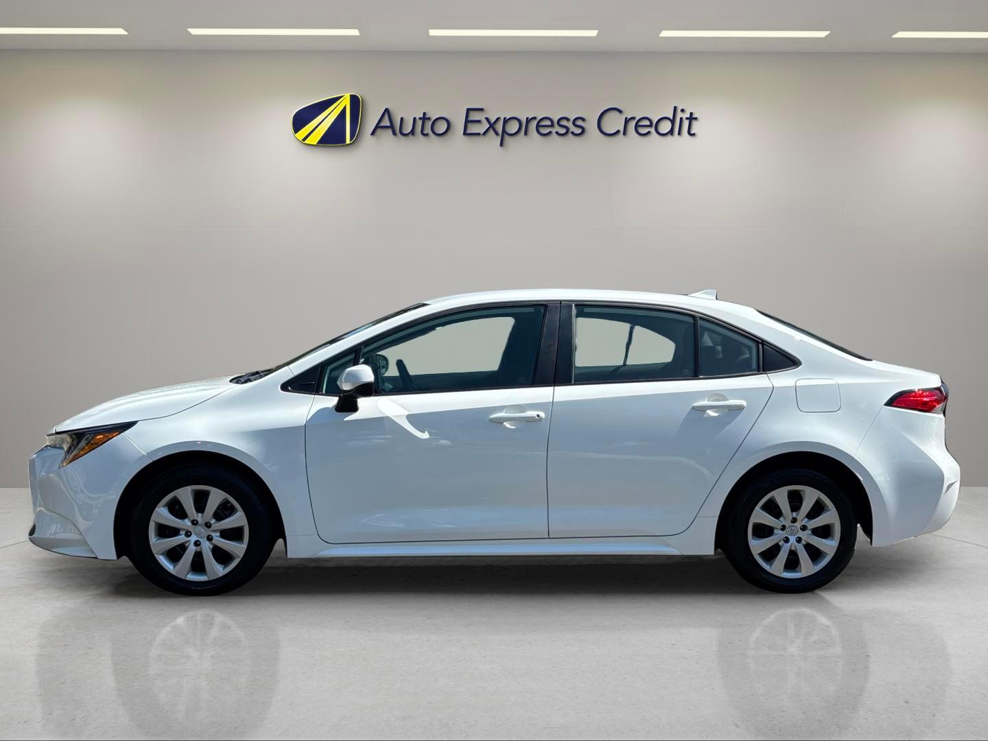 Toyota Corolla Le - Thumbnail 7