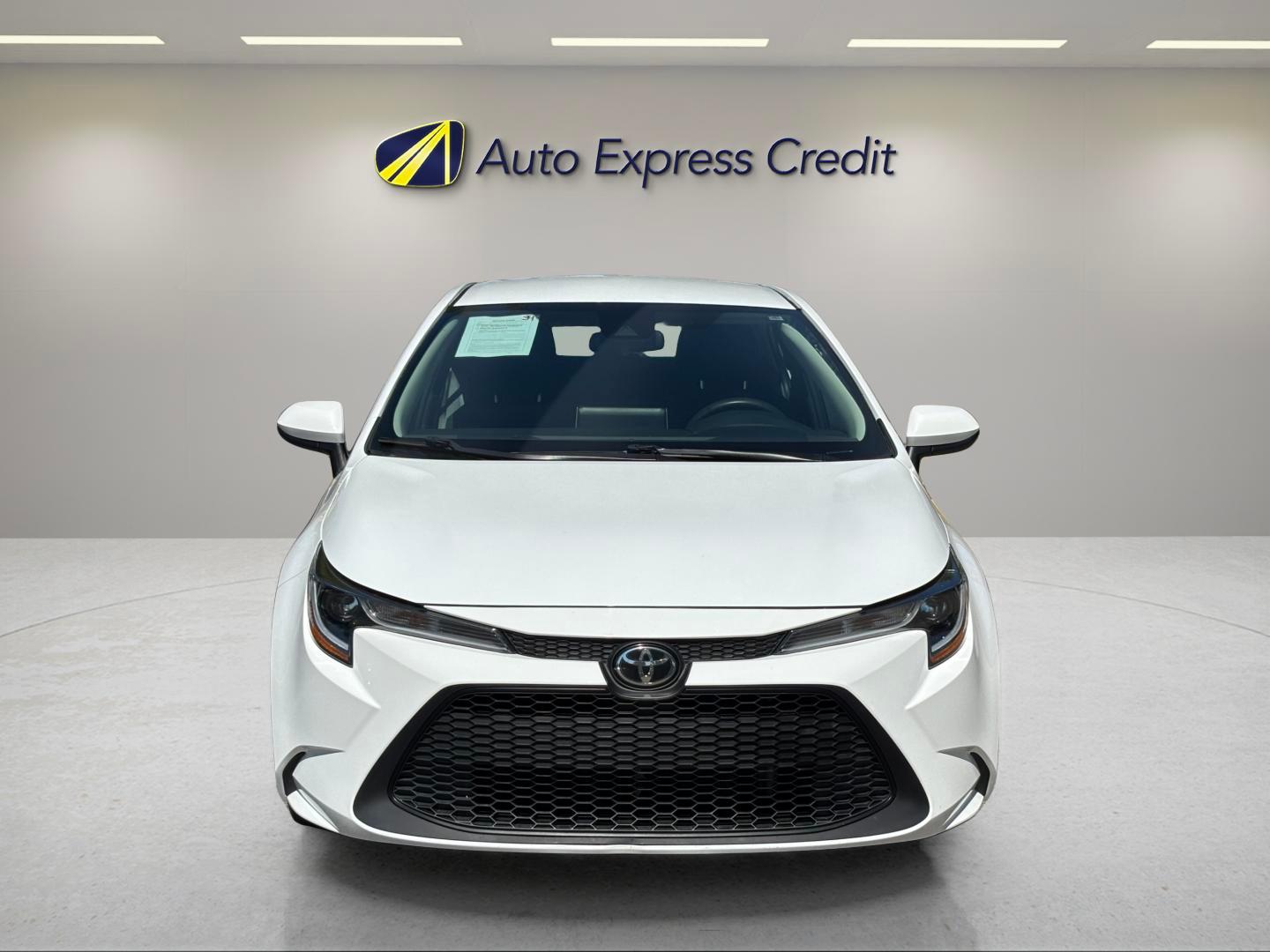 Toyota Corolla Le - Thumbnail 2