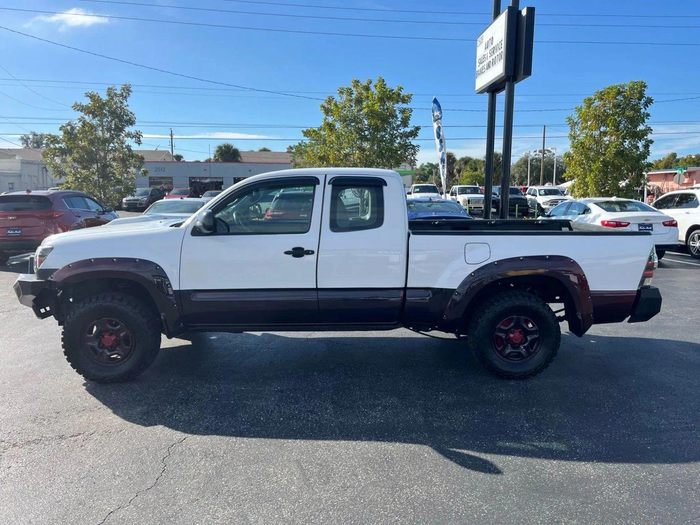 Toyota Tacoma - Thumbnail 8