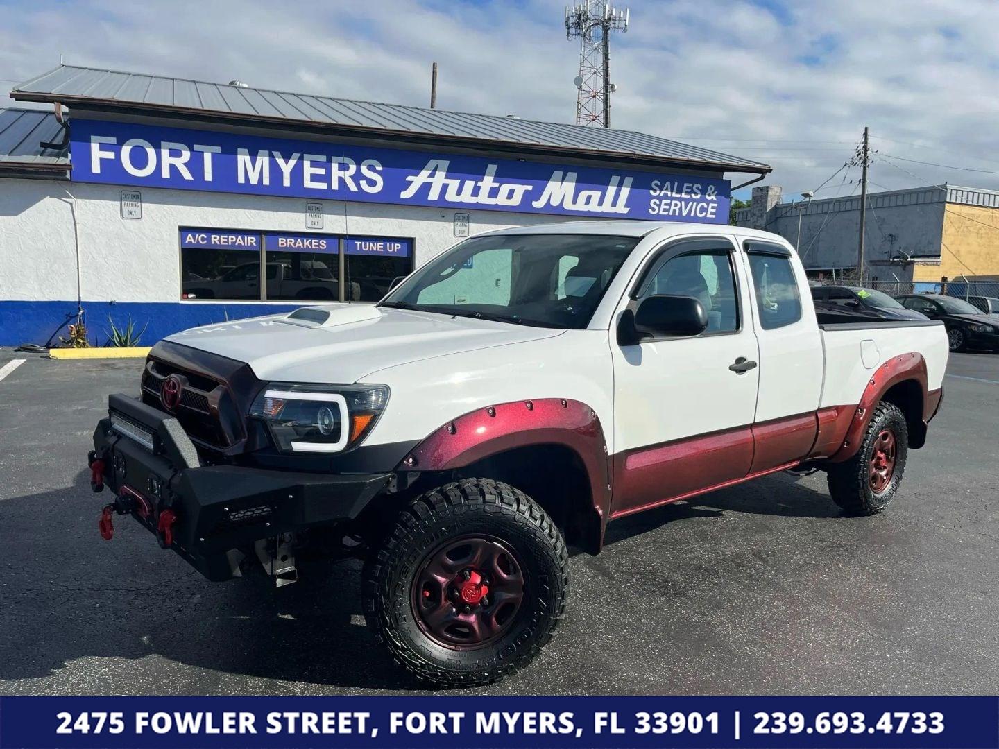 Toyota Tacoma - Thumbnail 2