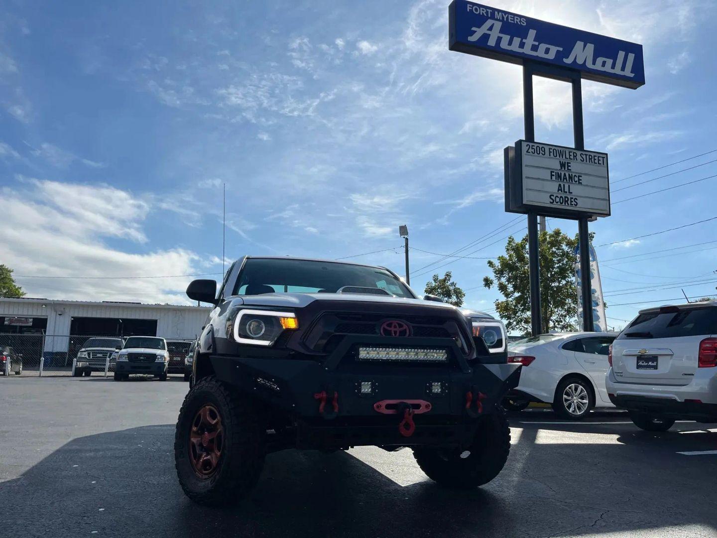 Toyota Tacoma - Thumbnail 11