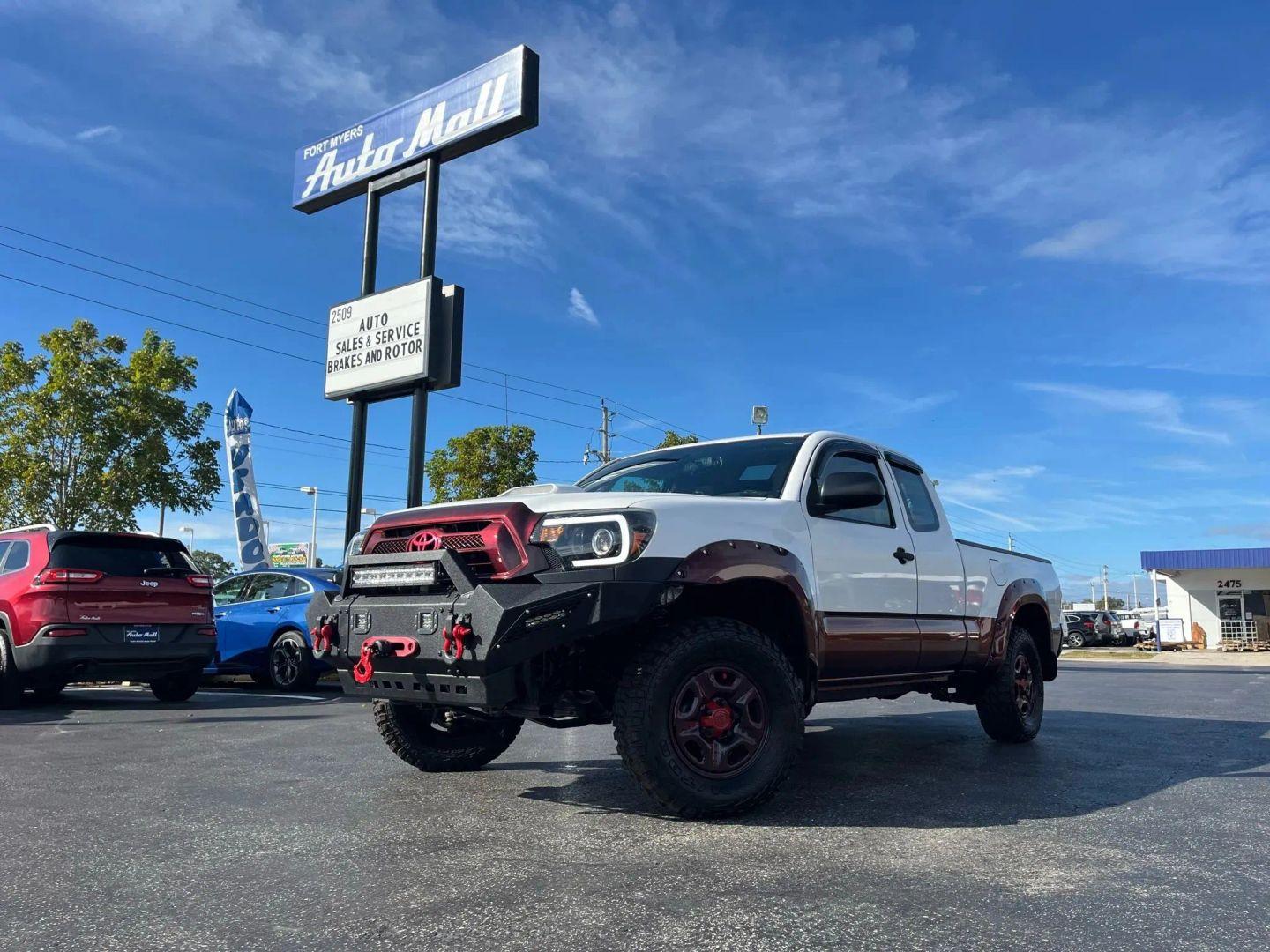 Toyota Tacoma - Thumbnail 3