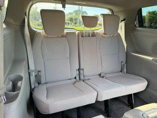 Kia Sedona - Thumbnail 3